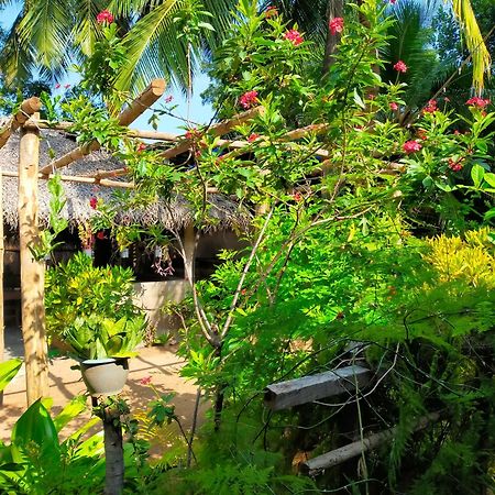 Hotel Eastwind Surf Camp Arugam Bay Exterior foto